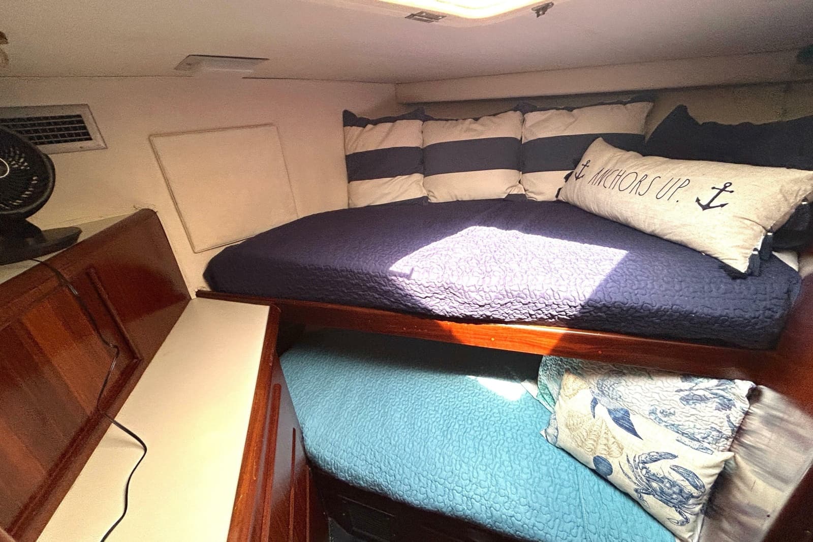 1989 Hatteras 45 Convertible - Photo 34