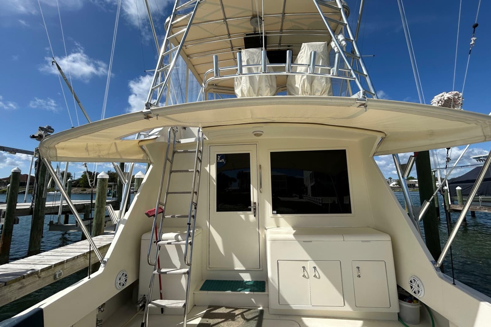 1989 Hatteras 45 Convertible - Photo 10
