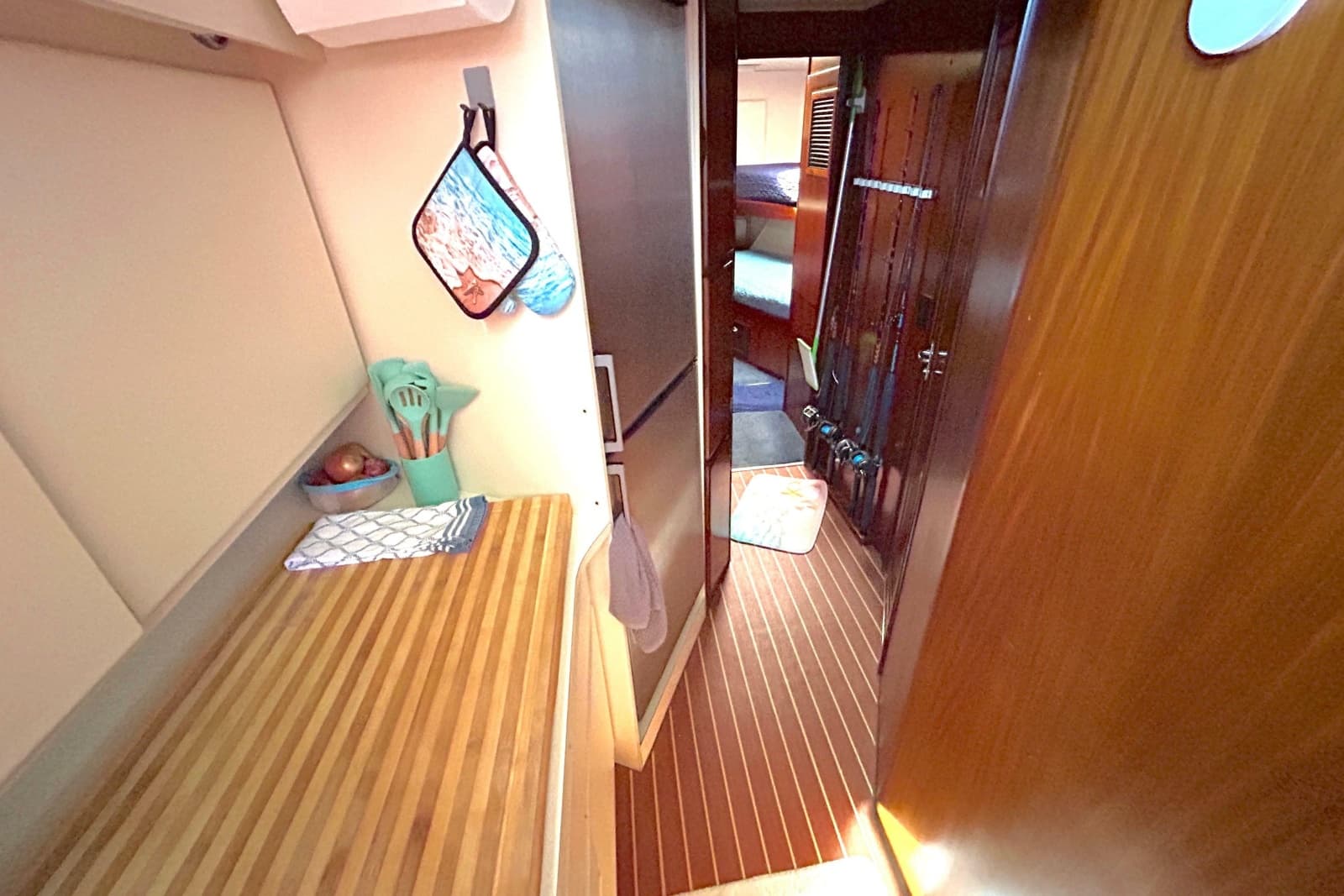 1989 Hatteras 45 Convertible - Photo 30