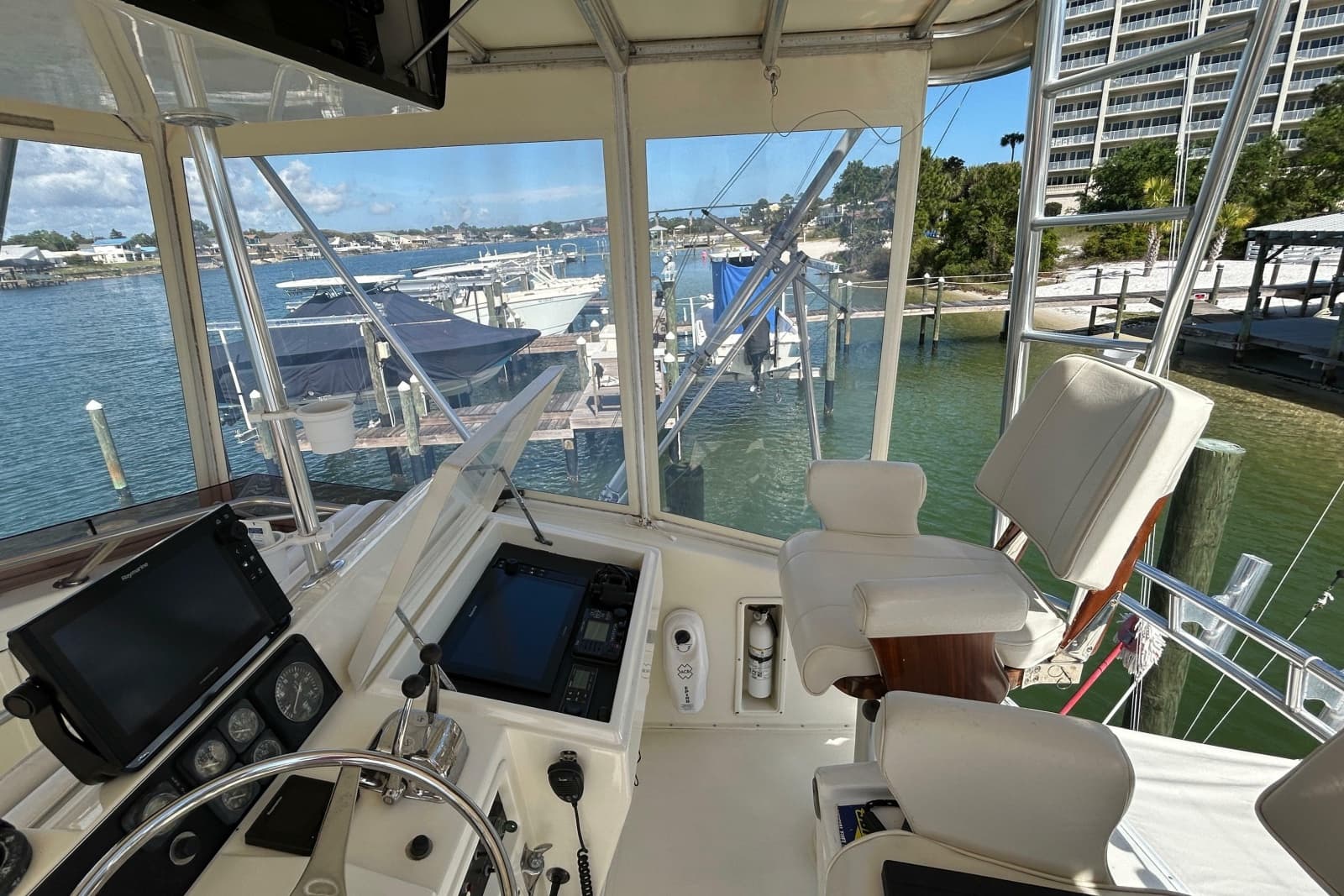 1989 Hatteras 45 Convertible - Photo 46