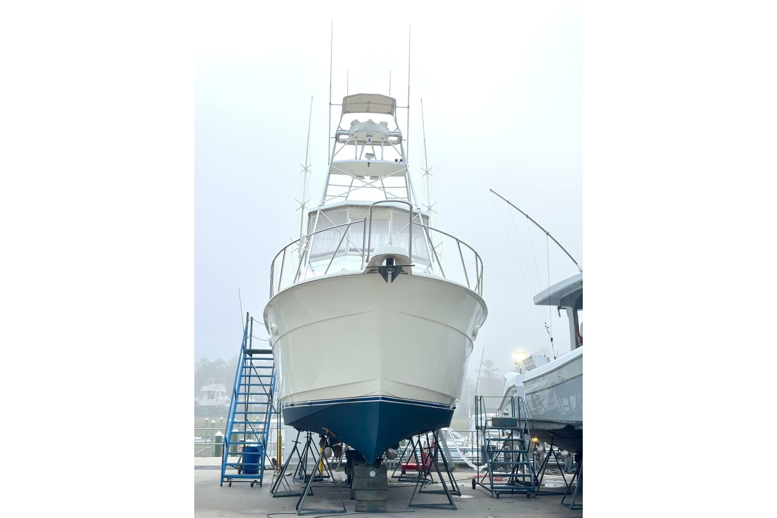 1989 Hatteras 45 Convertible - Photo 5