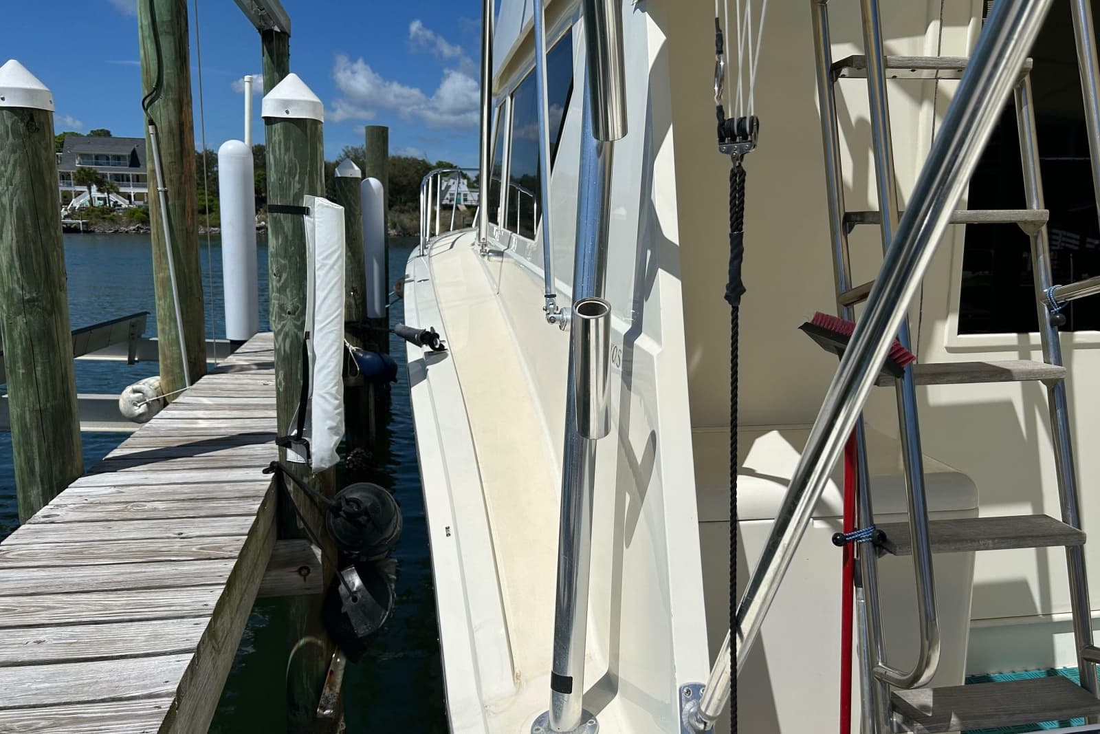 1989 Hatteras 45 Convertible - Photo 17