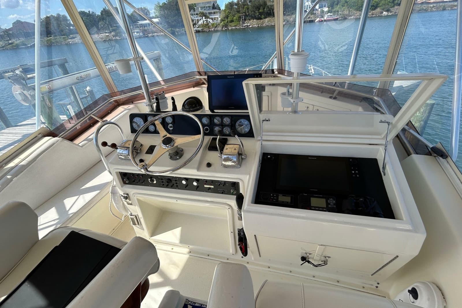 1989 Hatteras 45 Convertible - Photo 50