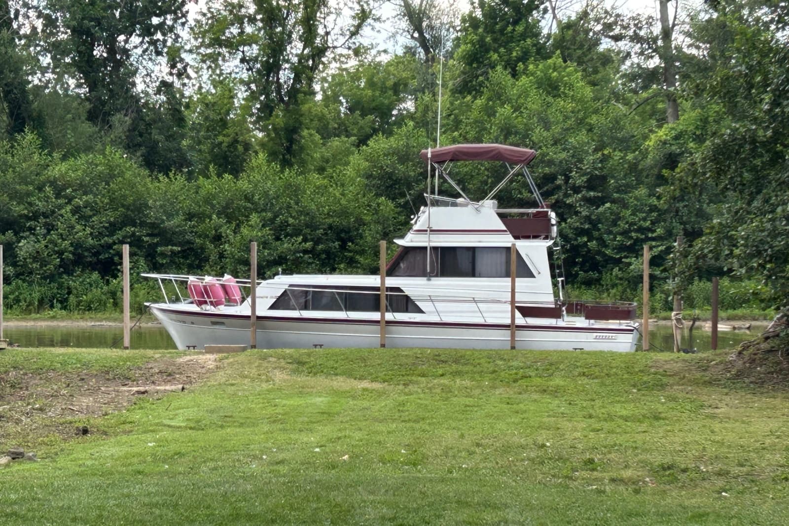 1989 Marinette 32 Sedan Flybridge - Photo 1