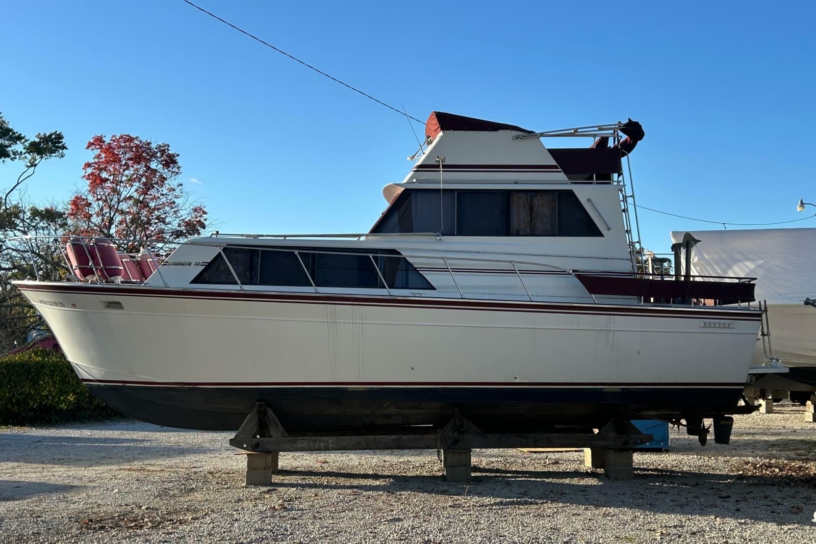 1989 Marinette 32 Sedan Flybridge - Photo 2