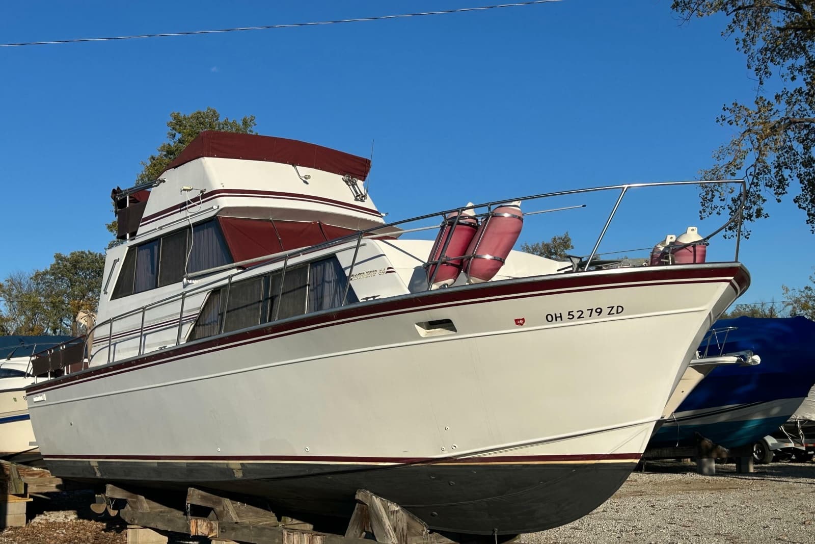 1989 Marinette 32 Sedan Flybridge - Photo 3