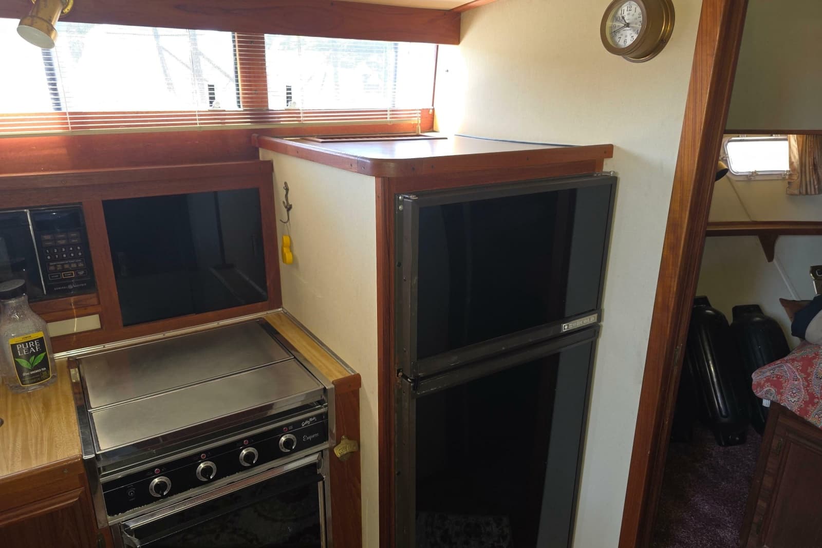 1988 Marinette 37 Motor Yacht - Photo 39