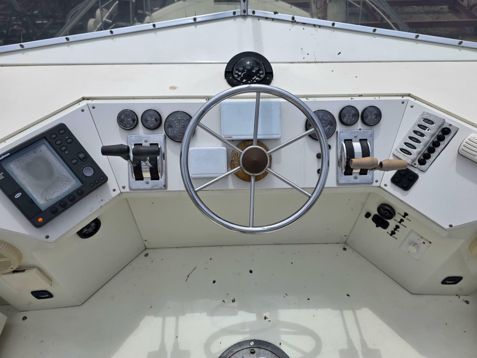 1988 Marinette 37 Motor Yacht - Photo 17