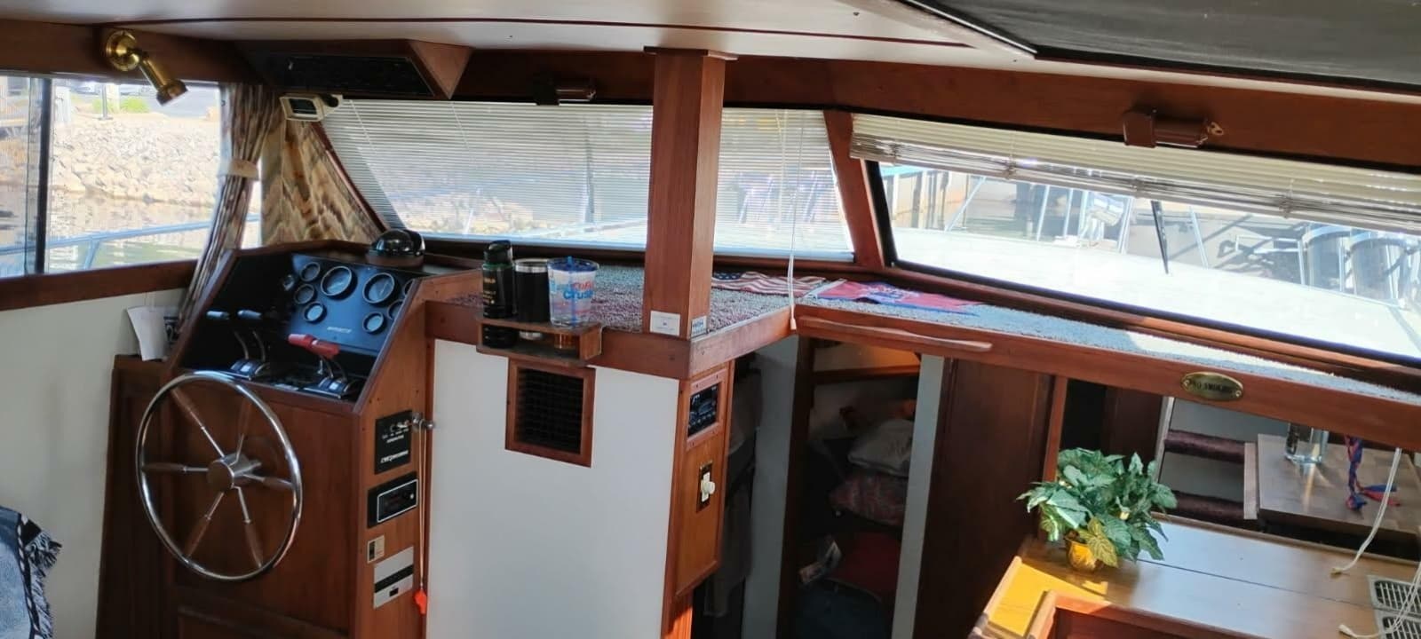 1988 Marinette 37 Motor Yacht - Photo 20