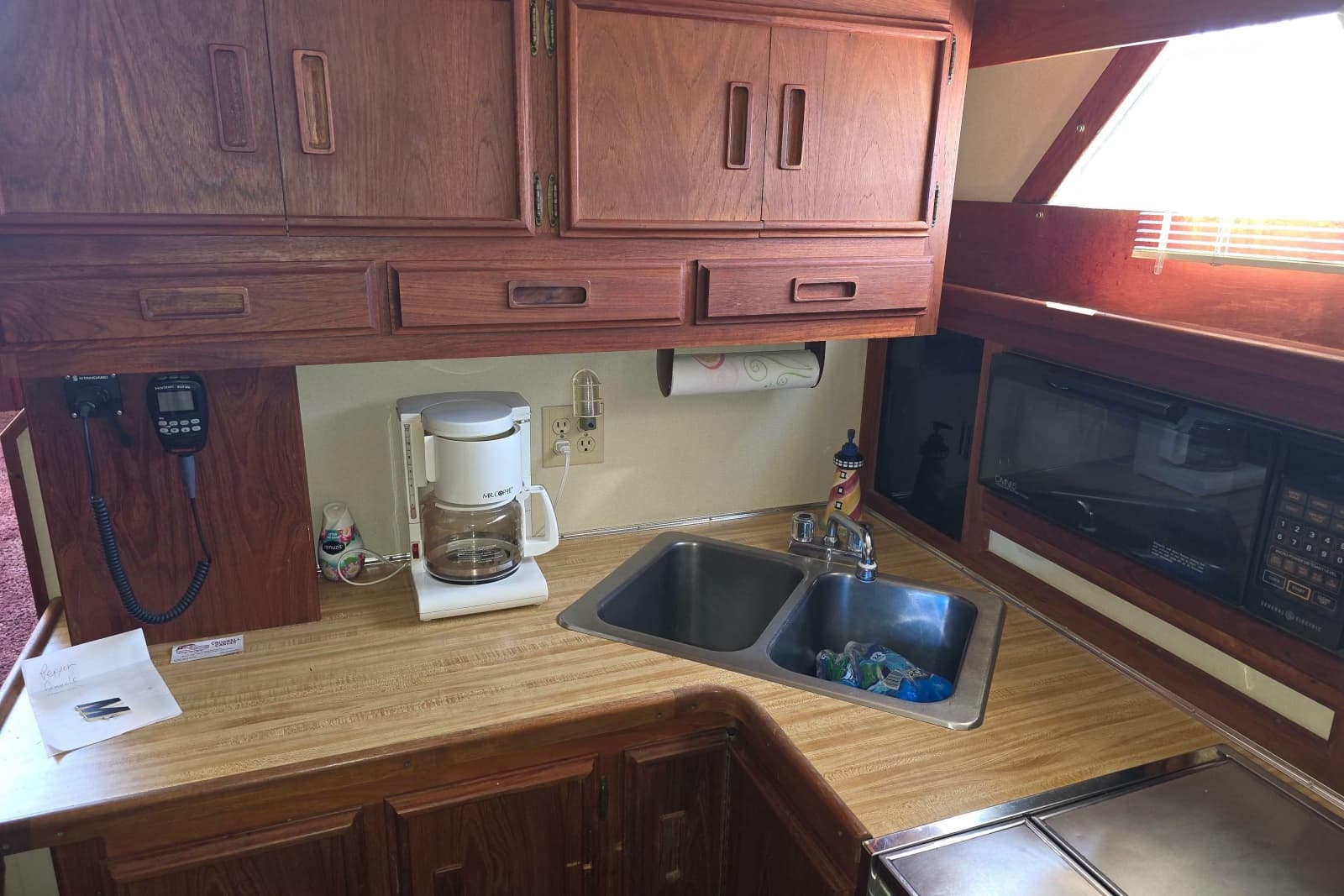 1988 Marinette 37 Motor Yacht - Photo 38