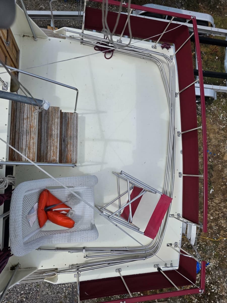1988 Marinette 37 Motor Yacht - Photo 10