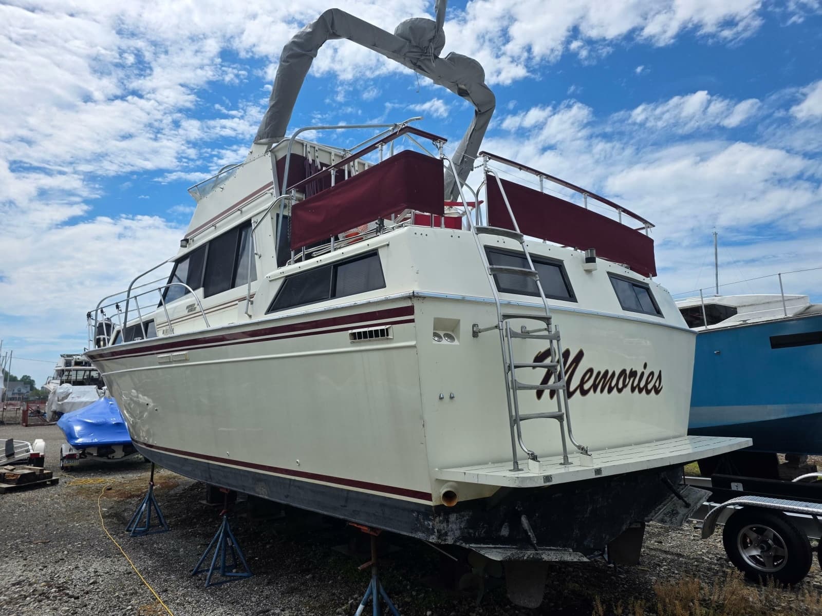 1988 Marinette 37 Motor Yacht - Photo 3