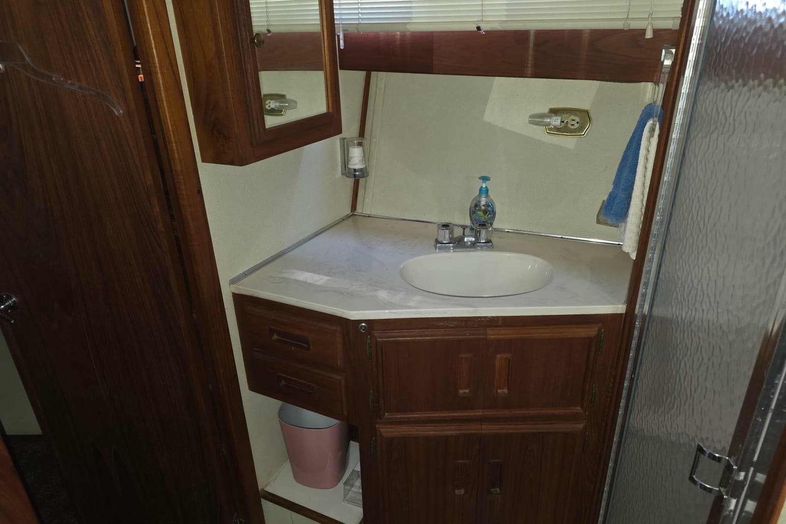 1988 Marinette 37 Motor Yacht - Photo 29