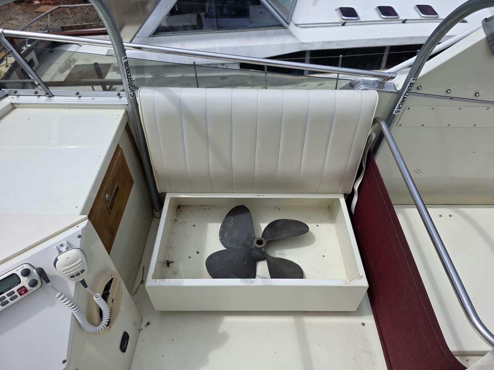 1988 Marinette 37 Motor Yacht - Photo 16