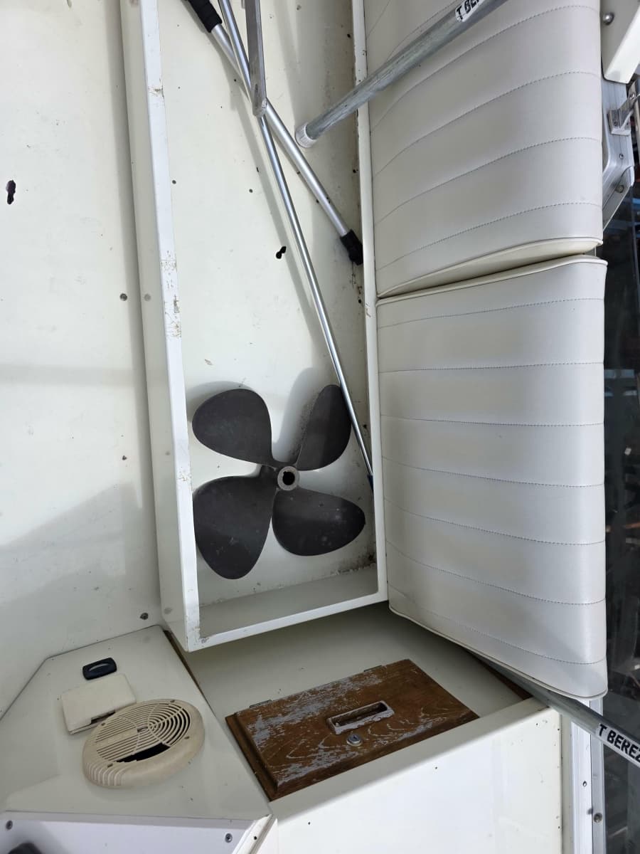 1988 Marinette 37 Motor Yacht - Photo 15
