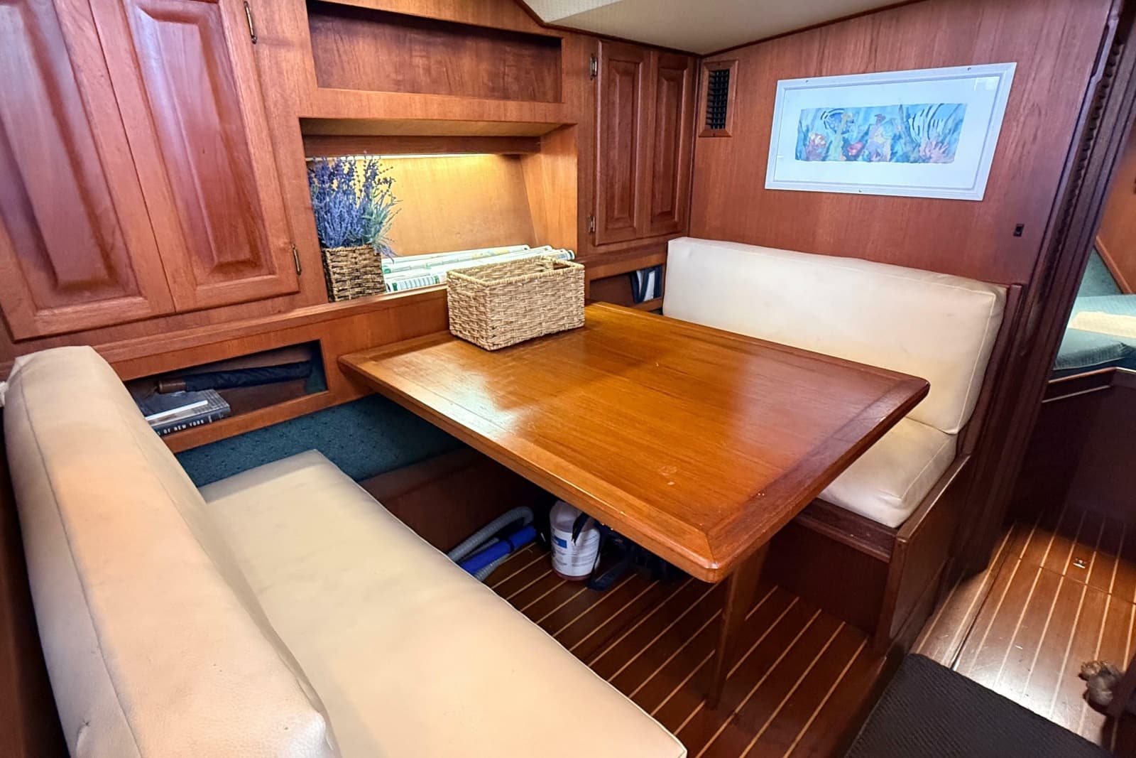 1986 Viking 35 Convertible - Photo 9