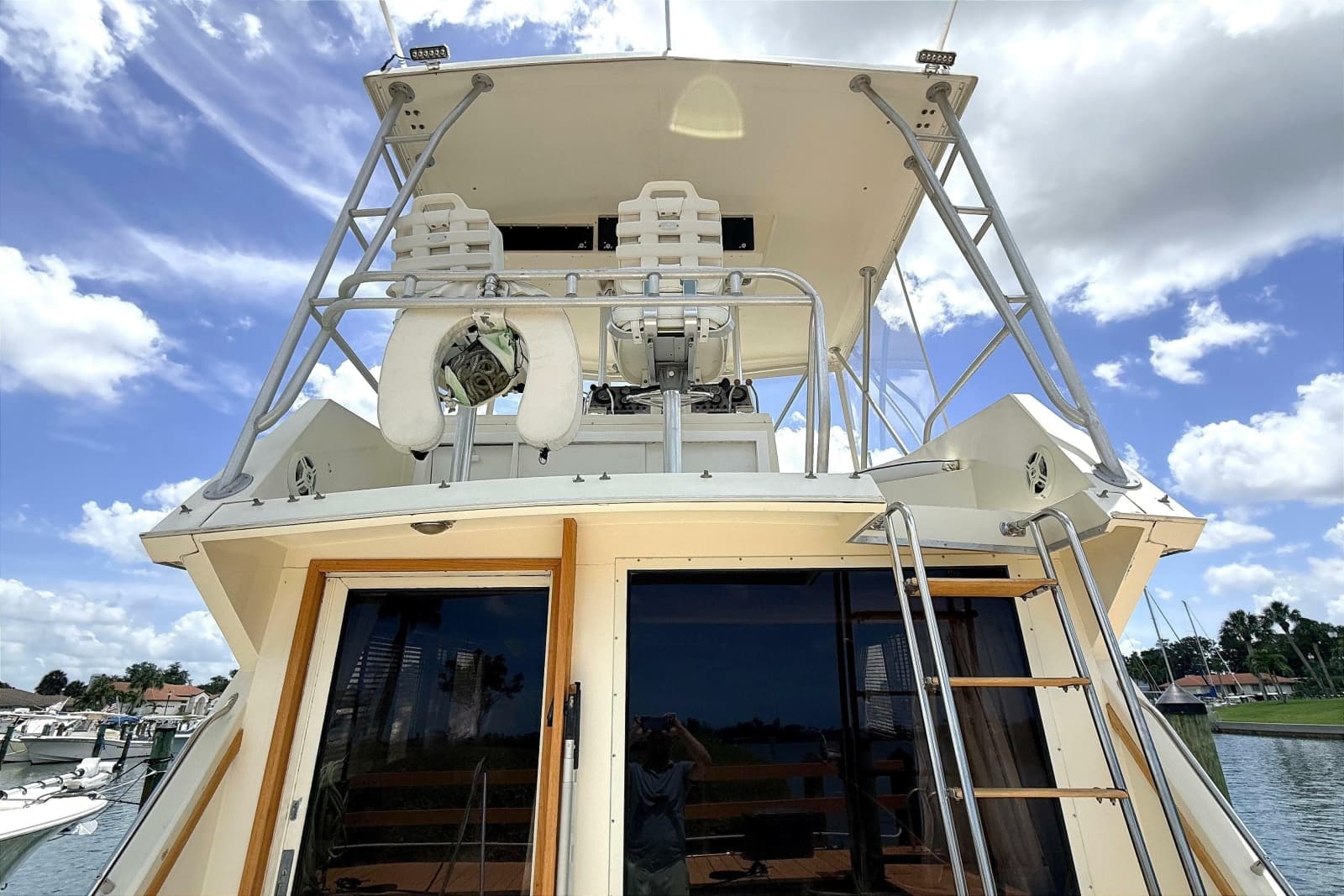 1986 Viking 35 Convertible - Photo 6