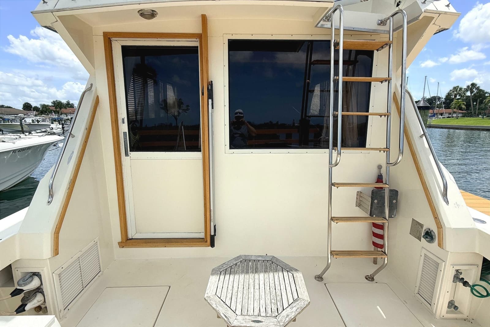 1986 Viking 35 Convertible - Photo 4