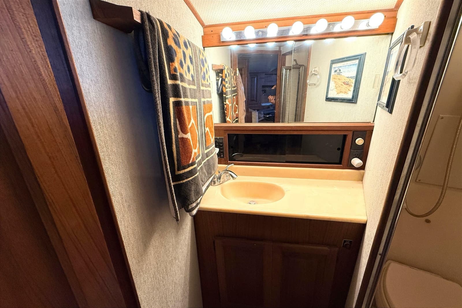 1986 Viking 35 Convertible - Photo 20