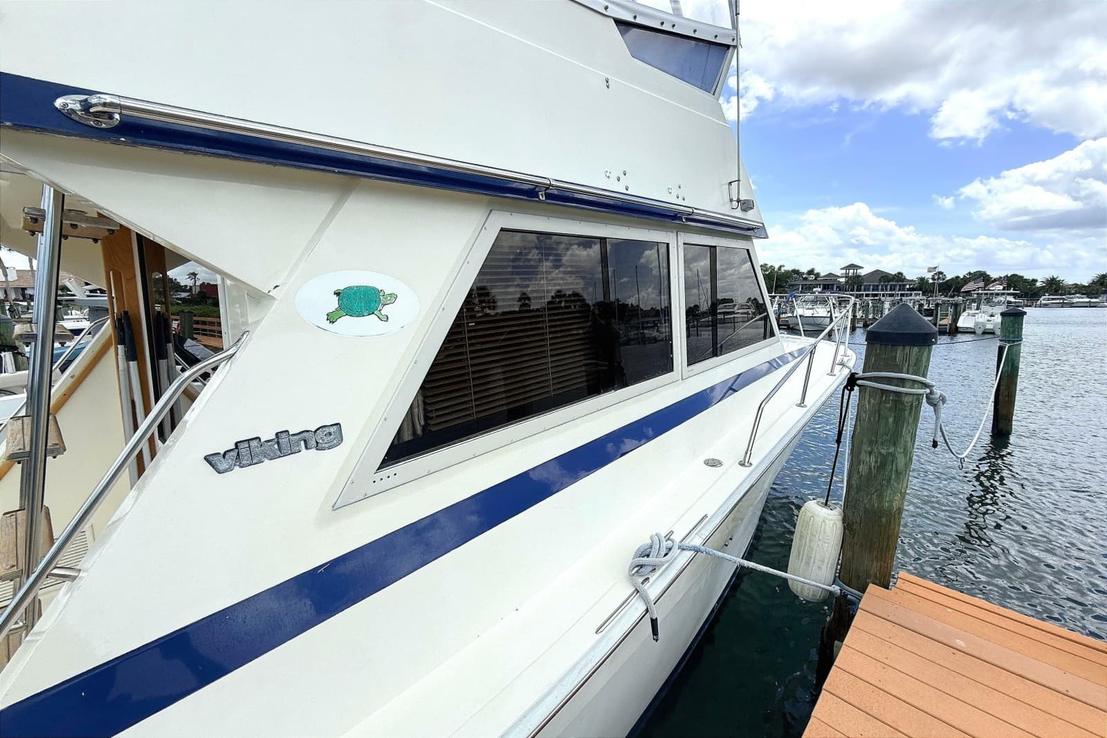 1986 Viking 35 Convertible - Photo 3