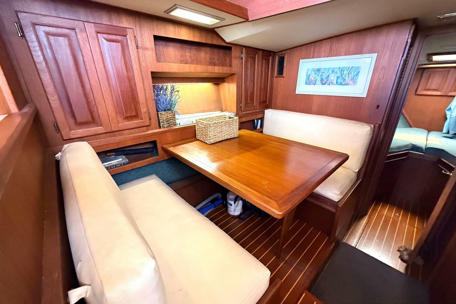 1986 Viking 35 Convertible - Photo 8