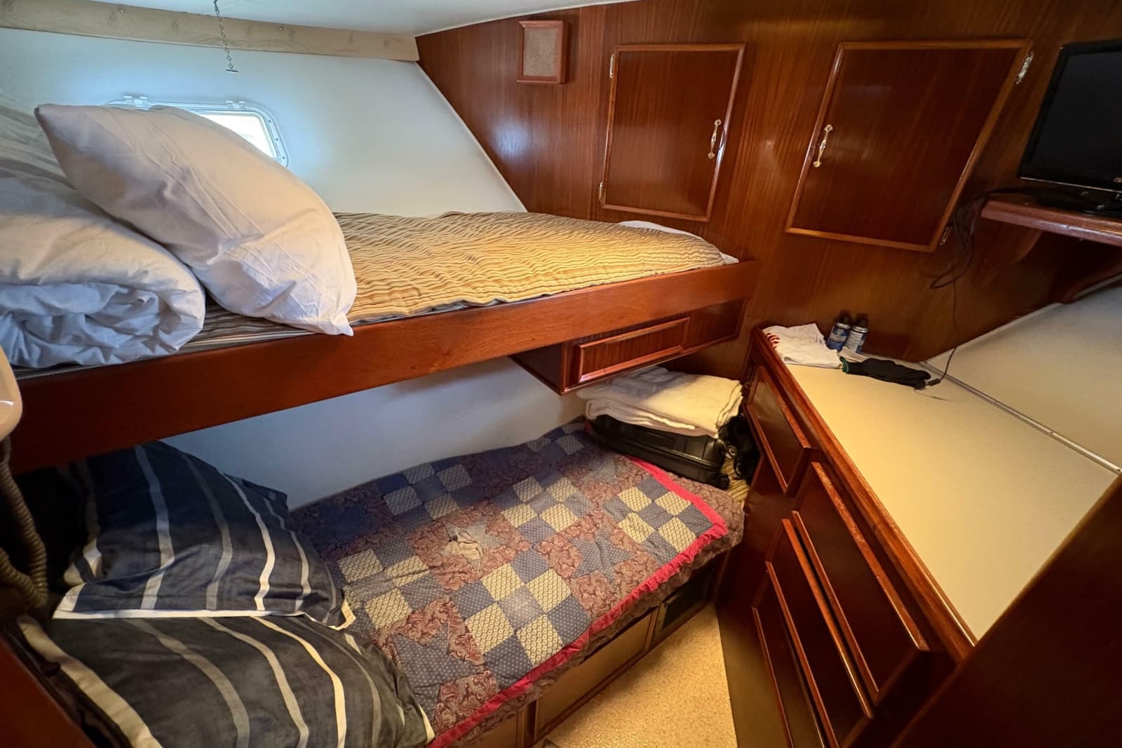 1985 Hatteras 60 Convertible - Photo 70
