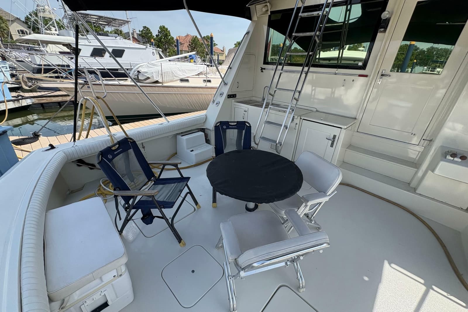 1985 Hatteras 60 Convertible - Photo 32