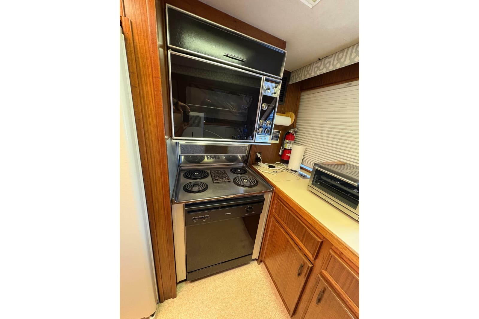 1985 Hatteras 60 Convertible - Photo 82
