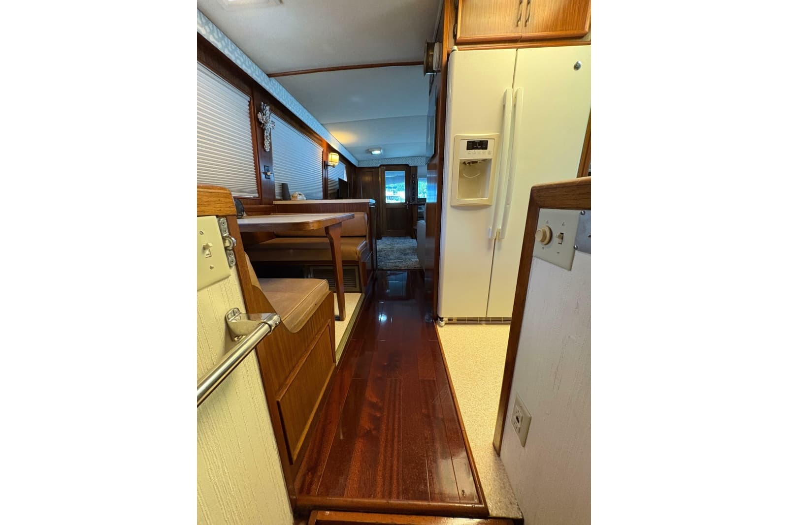 1985 Hatteras 60 Convertible - Photo 42