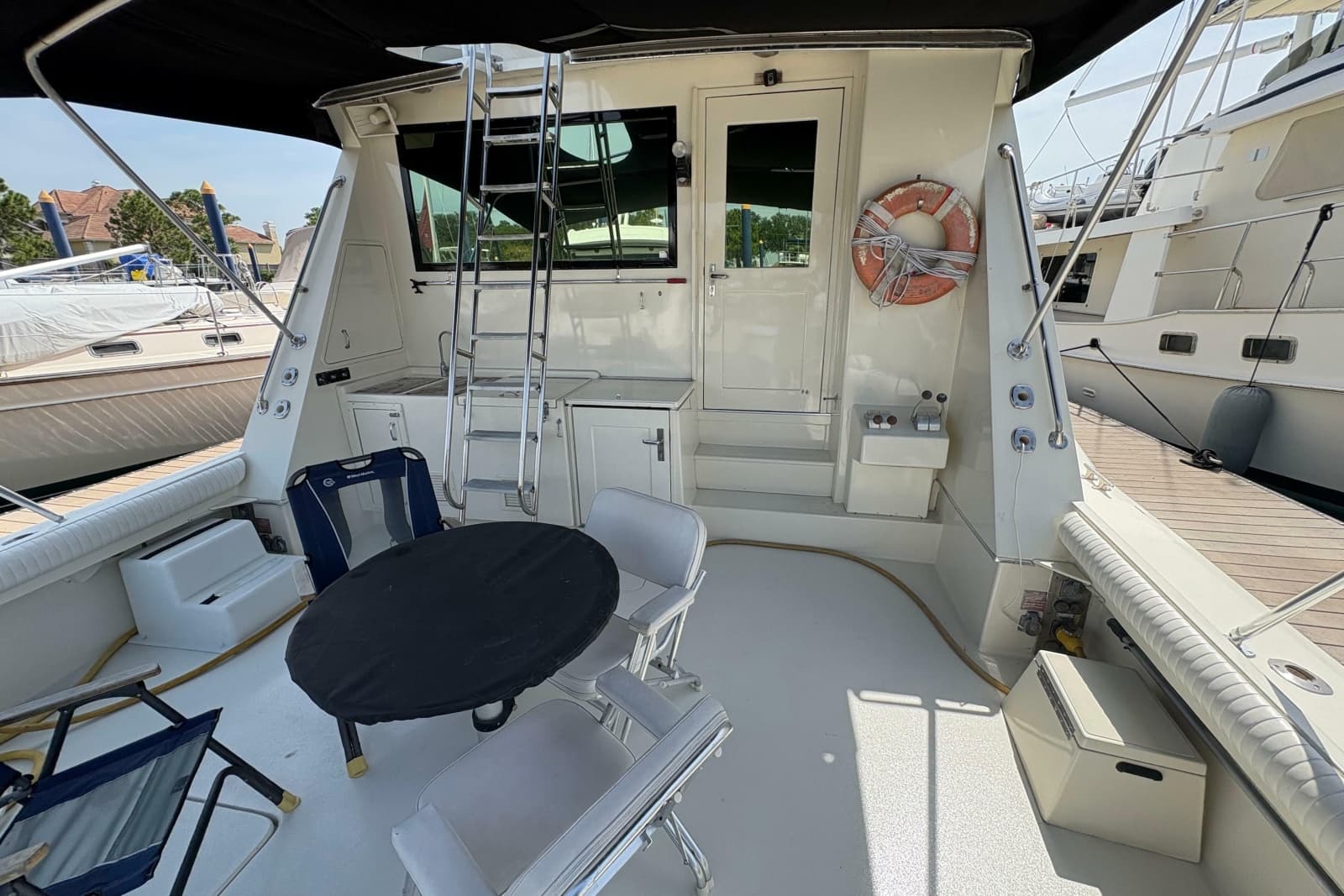 1985 Hatteras 60 Convertible - Photo 31