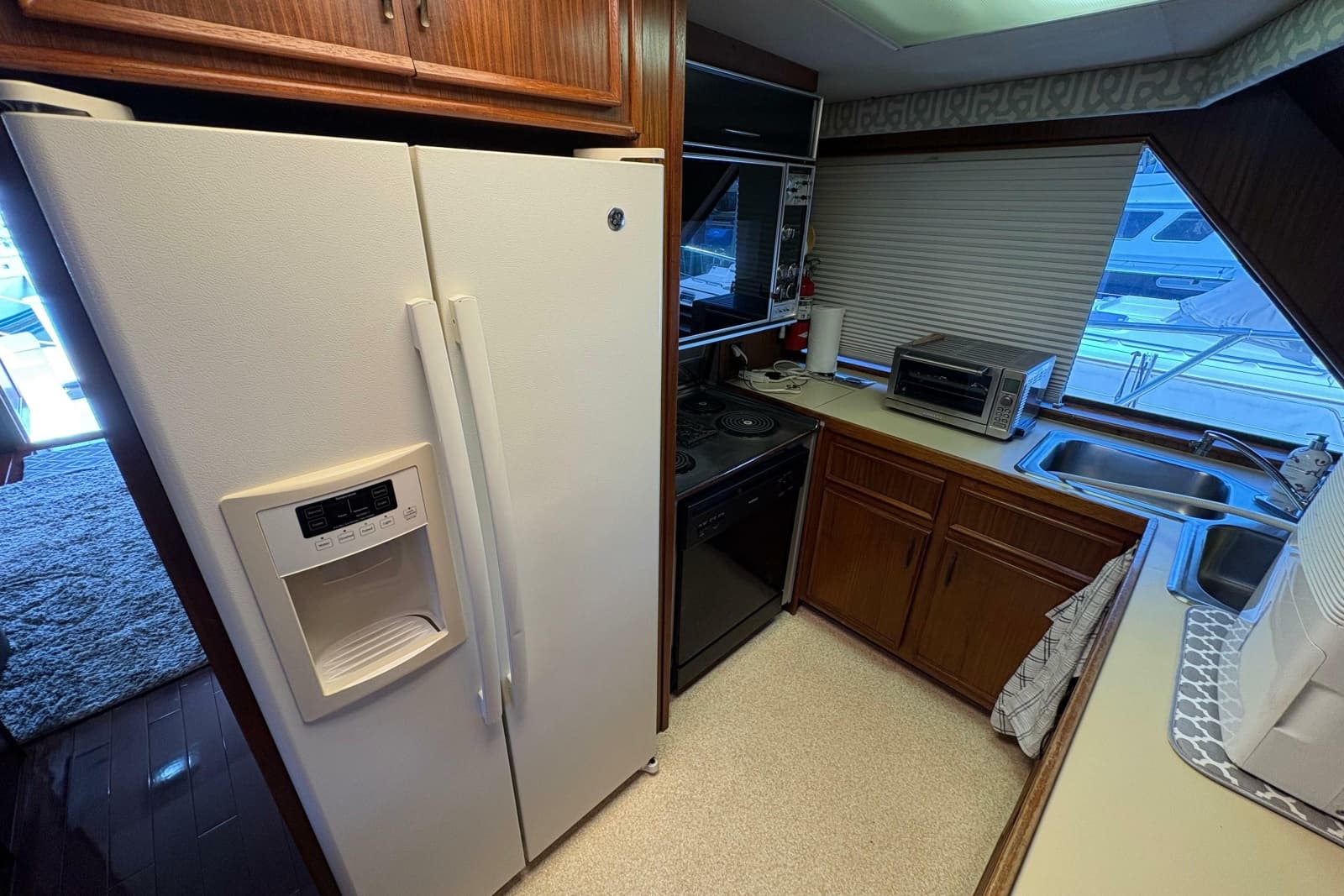 1985 Hatteras 60 Convertible - Photo 81