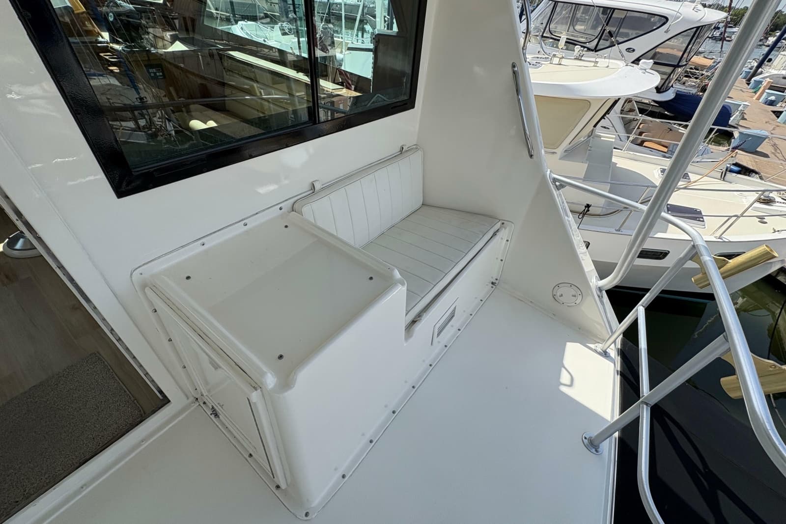 1985 Hatteras 60 Convertible - Photo 37
