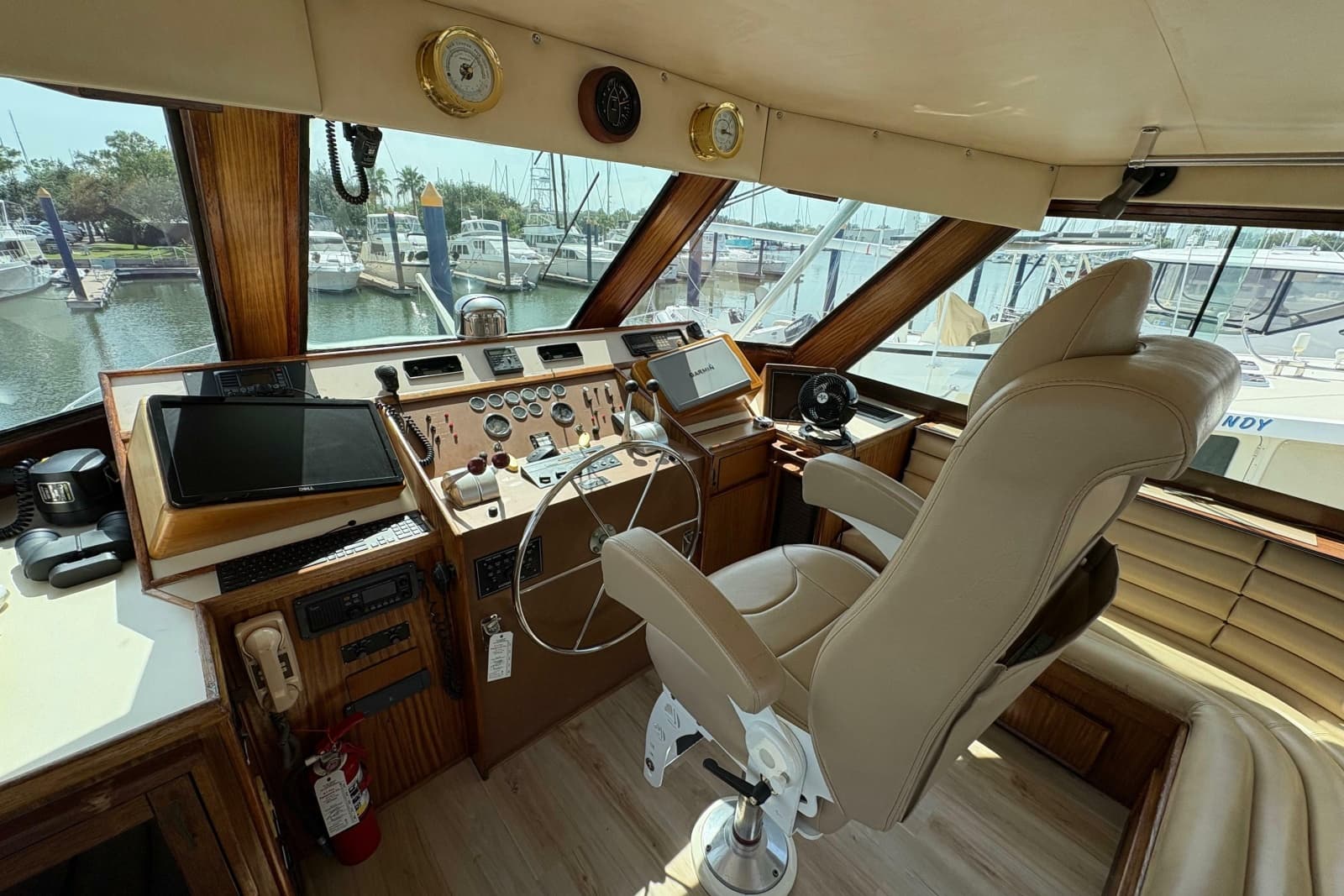 1985 Hatteras 60 Convertible - Photo 41