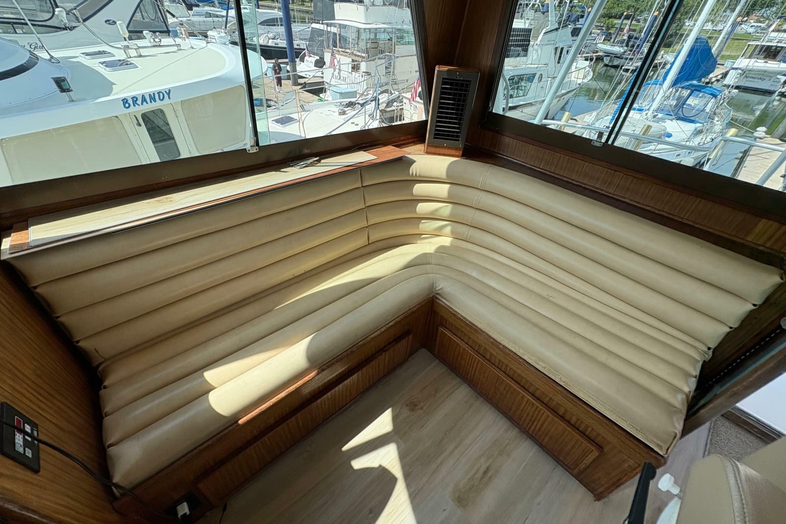 1985 Hatteras 60 Convertible - Photo 40