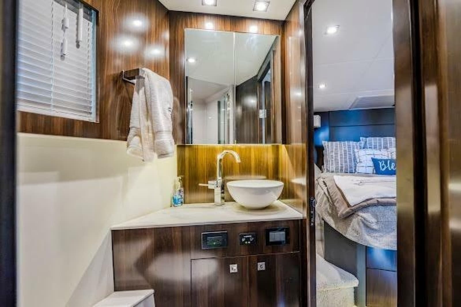 2023 Cruisers Yachts 42 Cantius - Photo 52