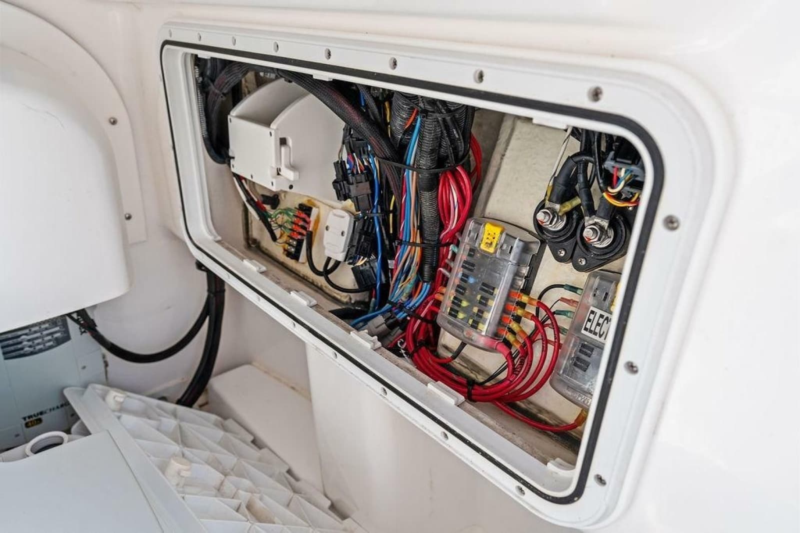 2023 Everglades 243 Center Console - Photo 33