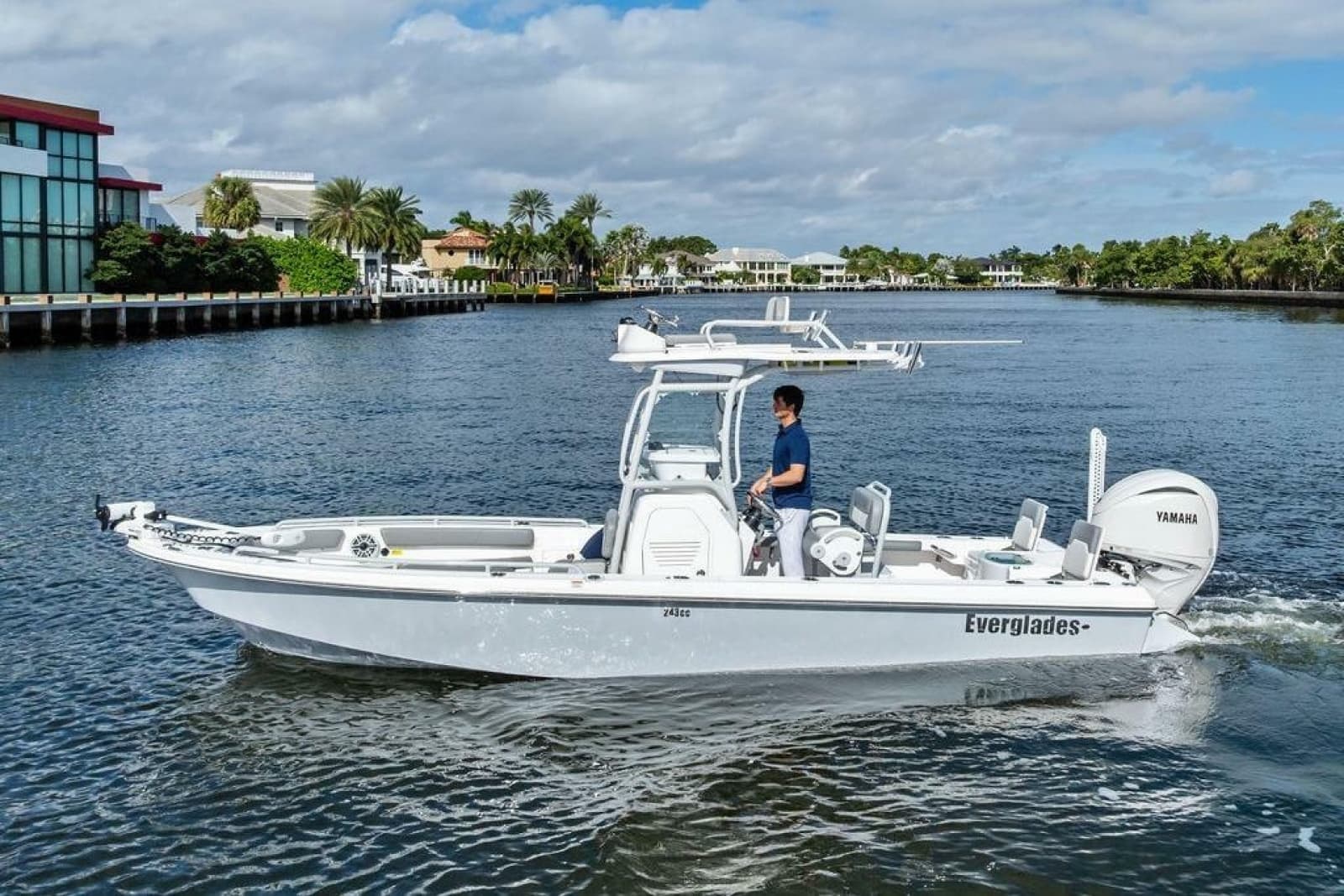 2023 Everglades 243 Center Console - Photo 10
