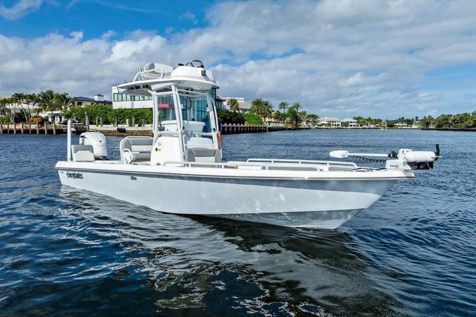 2023 Everglades 243 Center Console - Photo 2