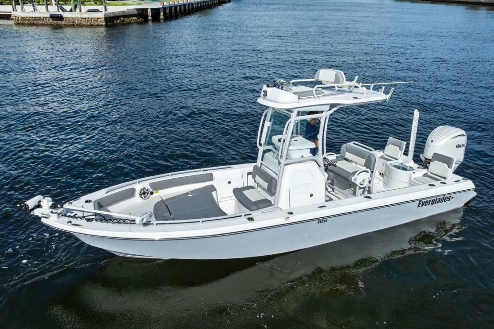 2023 Everglades 243 Center Console - Photo 11