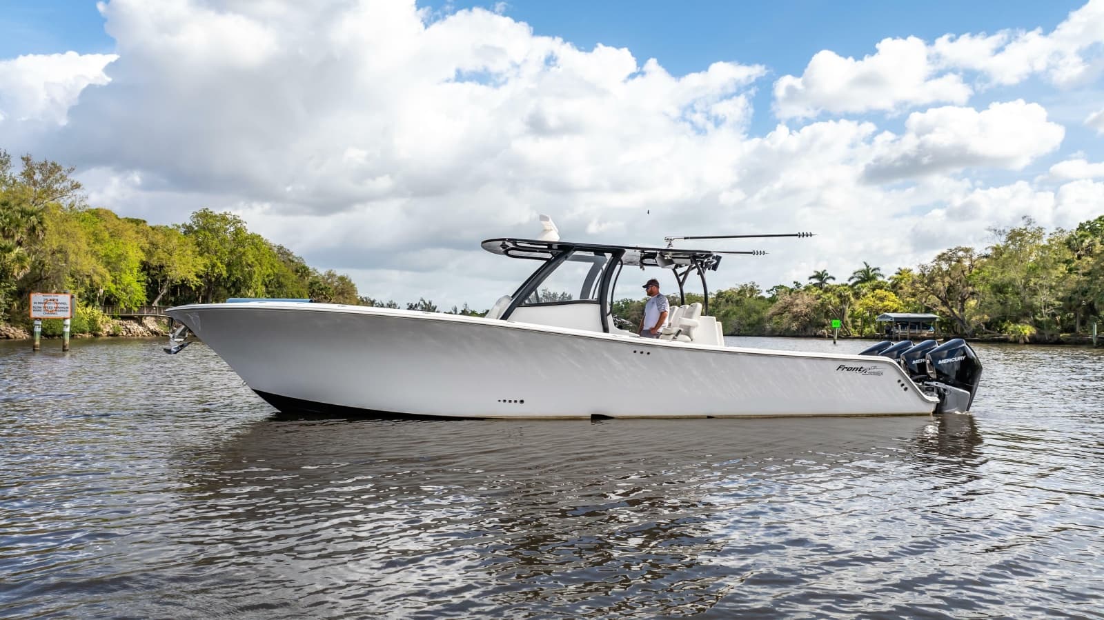 2023 Front Runner 39 Center Console - Photo 13