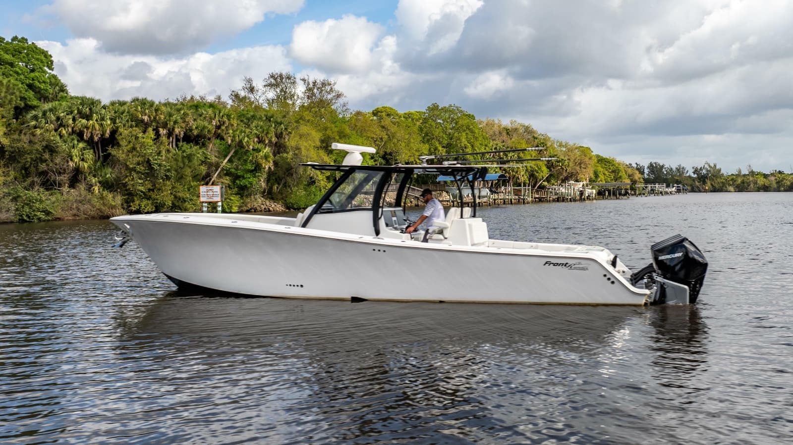 2023 Front Runner 39 Center Console - Photo 17