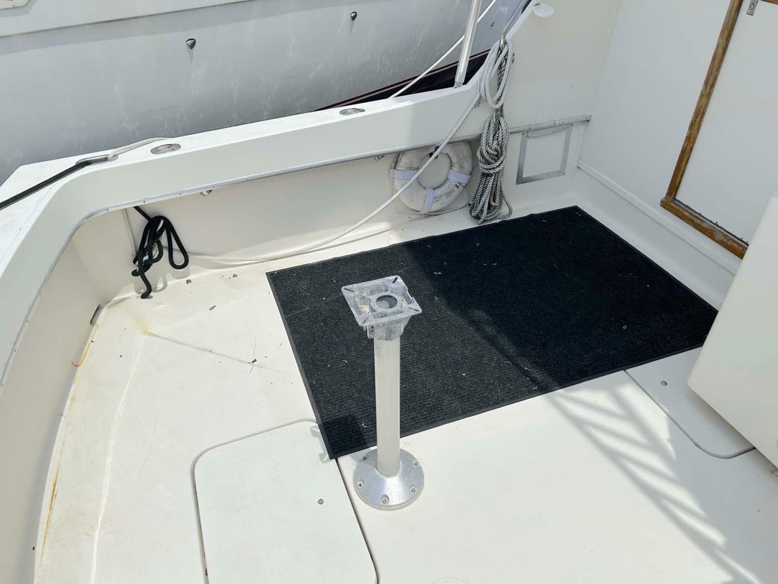 1975 Hatteras 36 Convertible - Photo 8