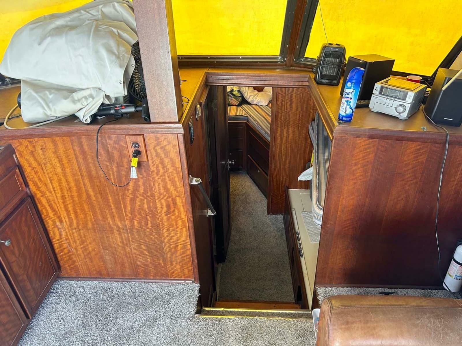 1975 Hatteras 36 Convertible - Photo 17