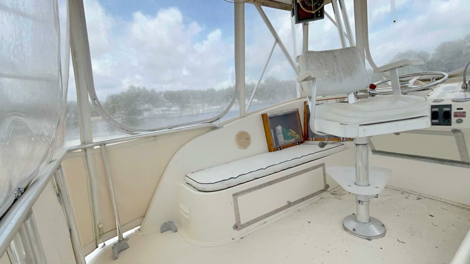 1975 Hatteras 36 Convertible - Photo 36