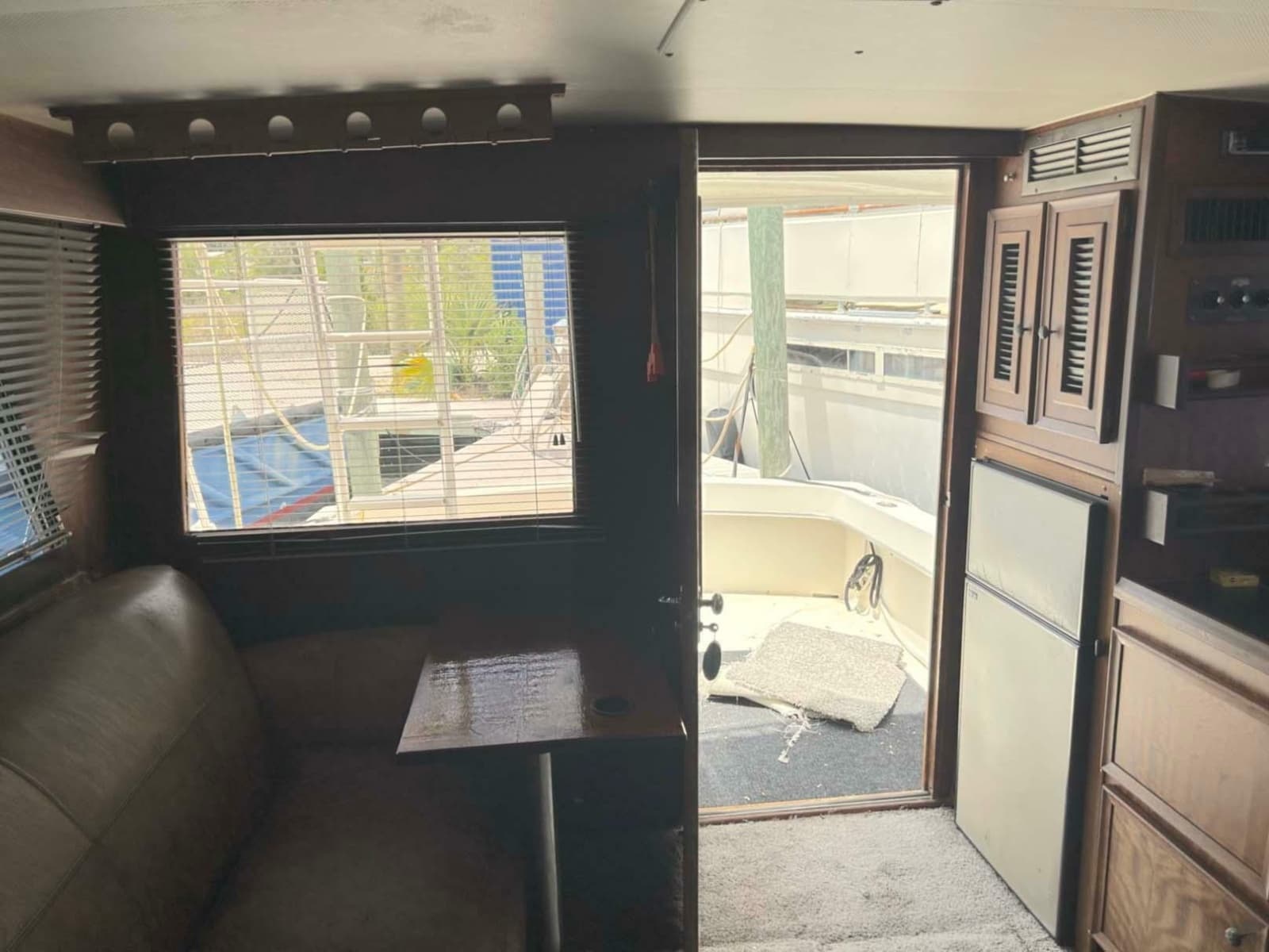 1975 Hatteras 36 Convertible - Photo 11