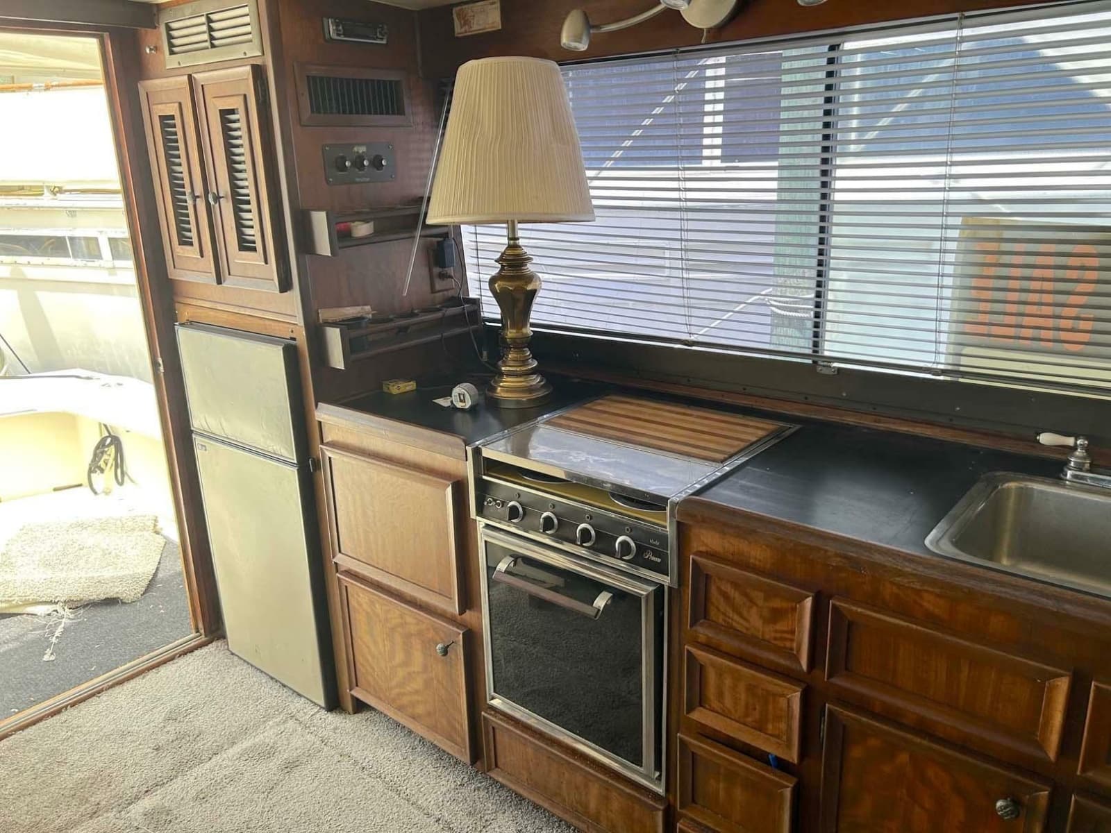 1975 Hatteras 36 Convertible - Photo 16