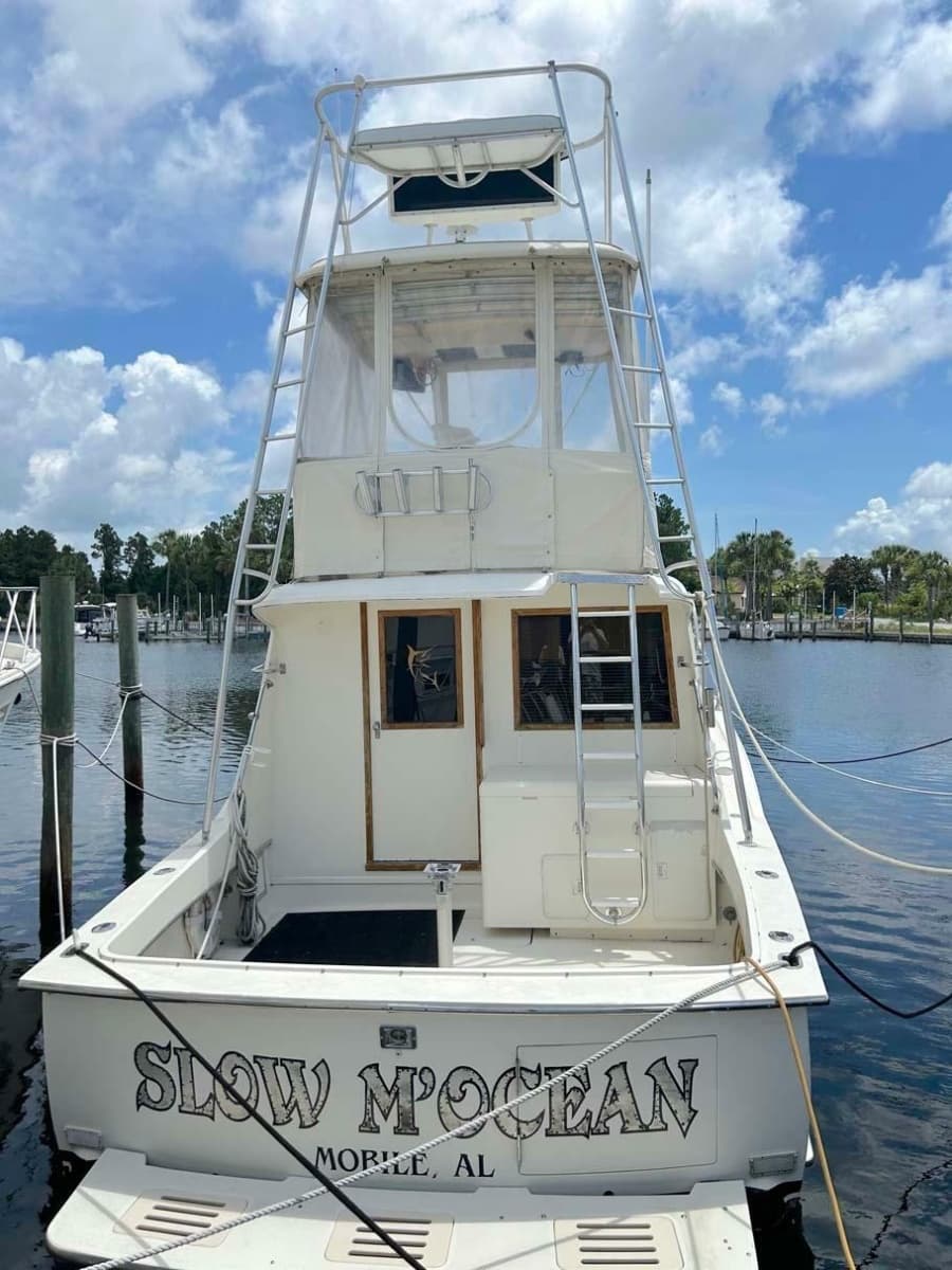 1975 Hatteras 36 Convertible - Photo 3