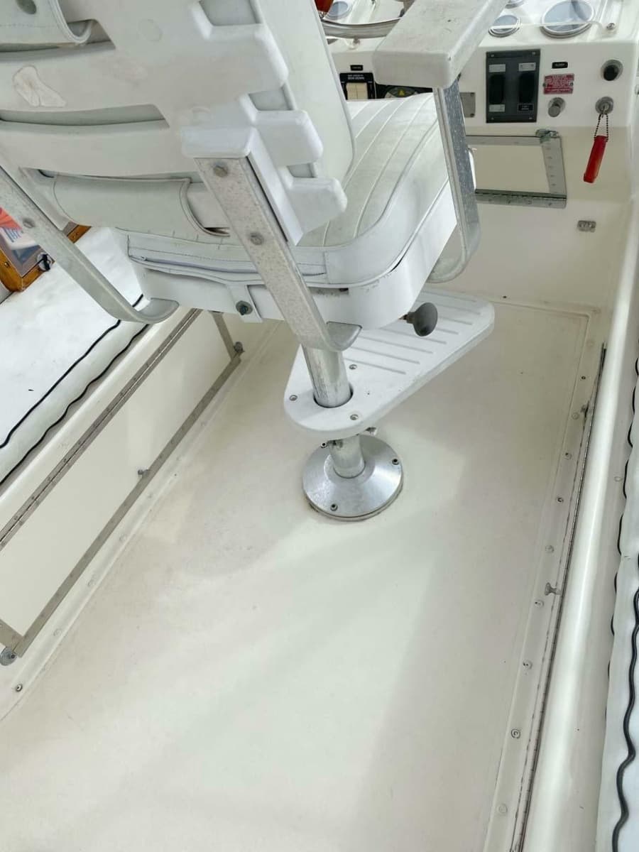 1975 Hatteras 36 Convertible - Photo 42