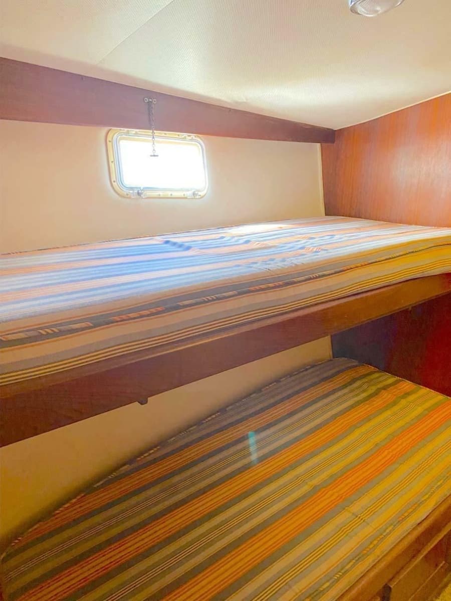 1975 Hatteras 36 Convertible - Photo 18