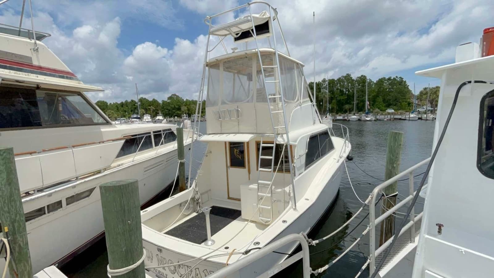 1975 Hatteras 36 Convertible - Photo 4
